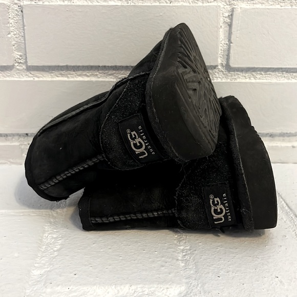 Toddler black UGG boots size 6 - Picture 3 of 3
